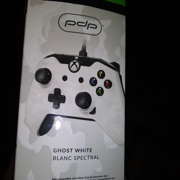 Xbox One controller - Picture 2 of 4